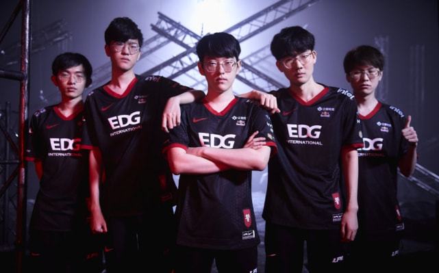 在与强敌对 在与强敌对