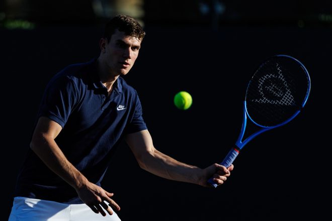 役网坛的巍 役网坛的巍