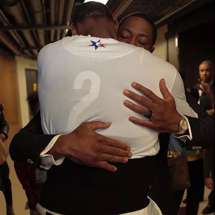 等标签背后 等标签背后